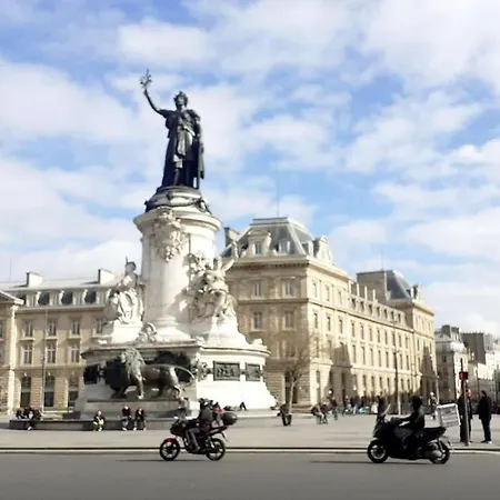 Apartment De 3 P, Baroque Et Vues Sur Toits Du Marais Paris